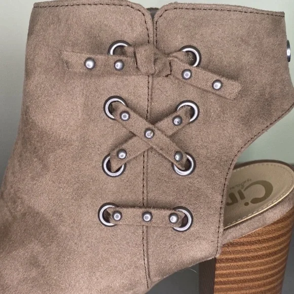 Circus by Sam Edelman Edna Taupe Peep Toe Bootie Shoes Size 9 - Picture 5 of 7